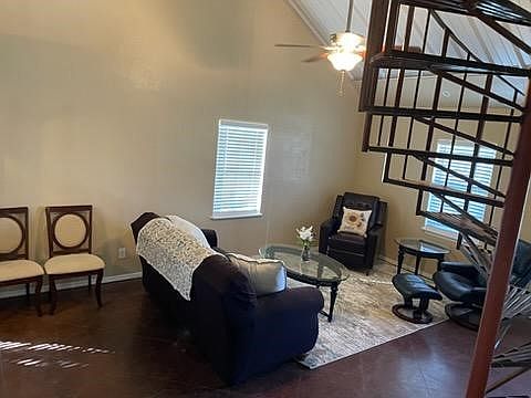 5th image of 606 E Clifton St