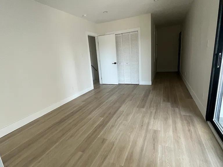6958 Woodman Ave #6 — Photo 16