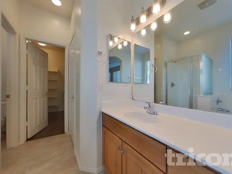 6608 S 45th Ln — Photo 7