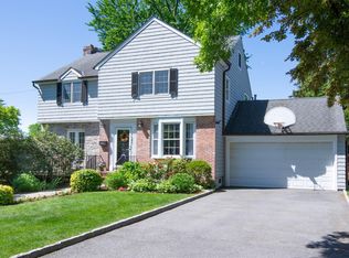 953 Peace St, Pelham, NY 10803