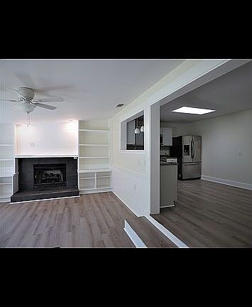 Natural gas fireplace 
