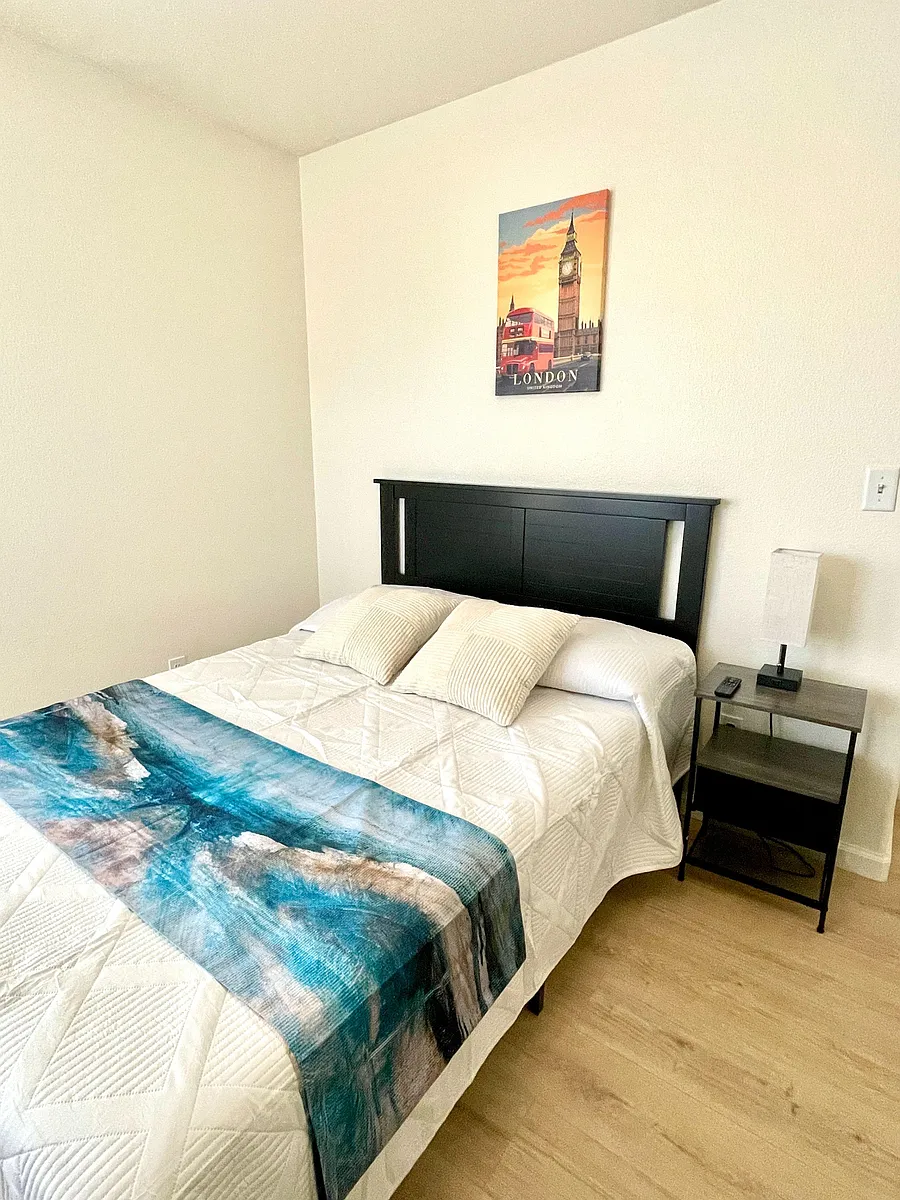 Queen size bed with memory foam mattress - Desert Dove Ave