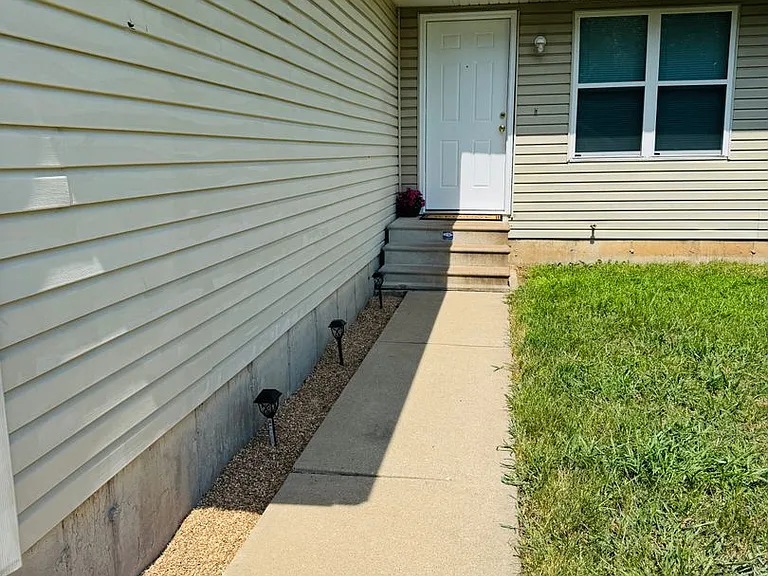 204 Howard St — Photo 2