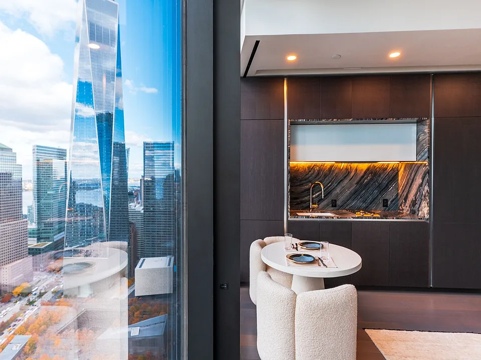125 Greenwich St #64E