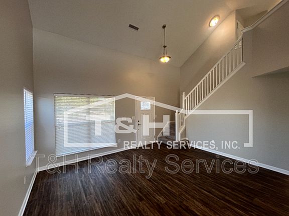 4th image of 7454 Pipestone Dr