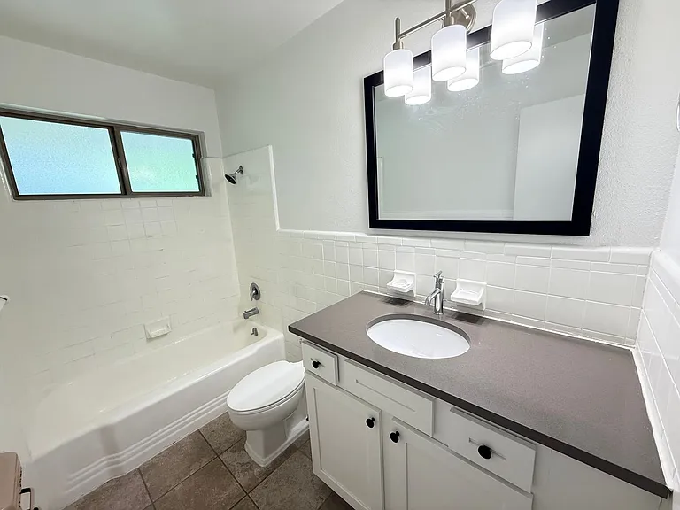 Lorrain Apartments — Photo 34