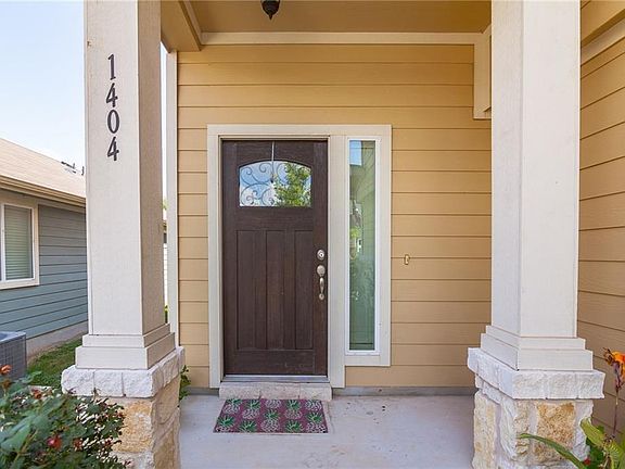 3rd image of 1404 Huckleberry Ln