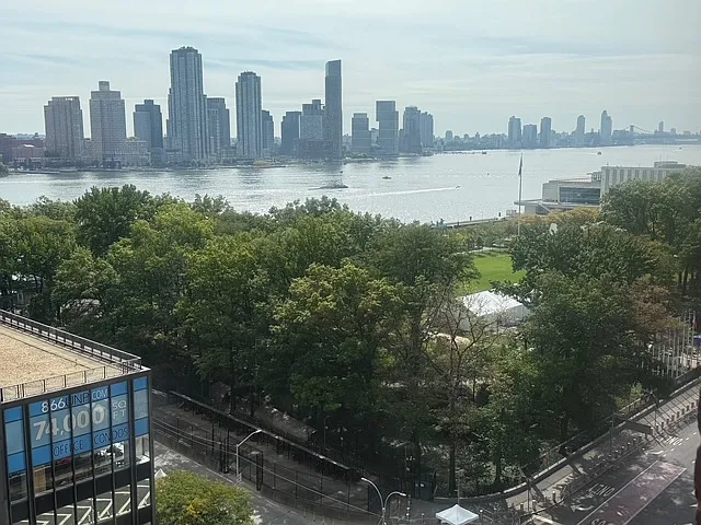 865 United Nations Plz #14C — Photo 18