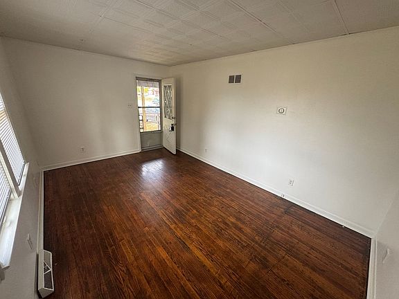 4th image of 722 E Paris Ave