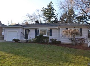 399 N Farview Ave, Paramus, NJ 07652