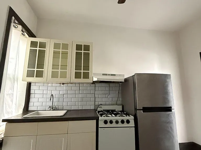 3258 N Park Ave #2R — Photo 4