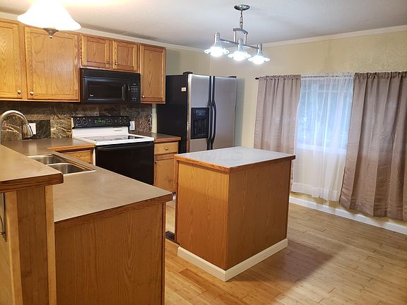 3rd image of 660 Russell Ave