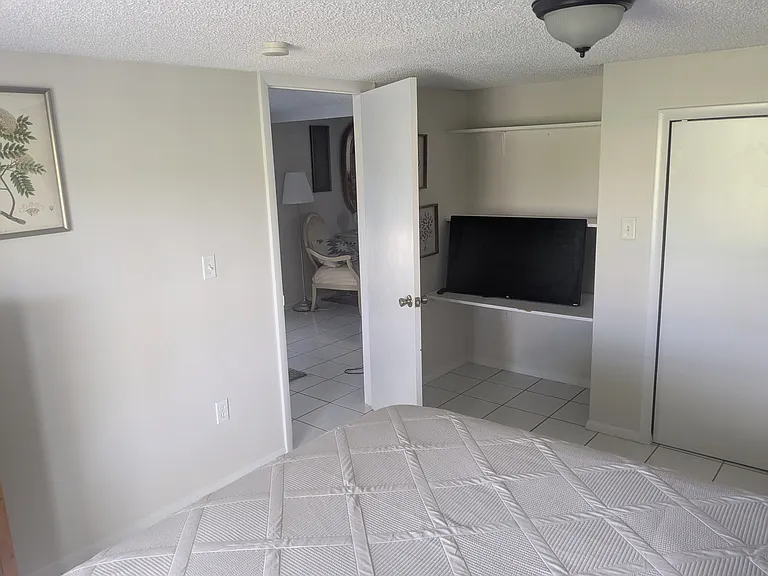 3003 Taunton Dr W — Photo 12