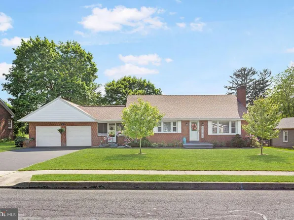 111 Park Heights Blvd, Hanover, PA 17331