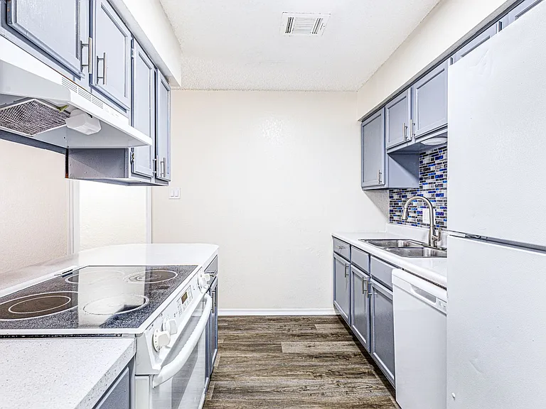 912 NE Tortoise Dr — Photo 11