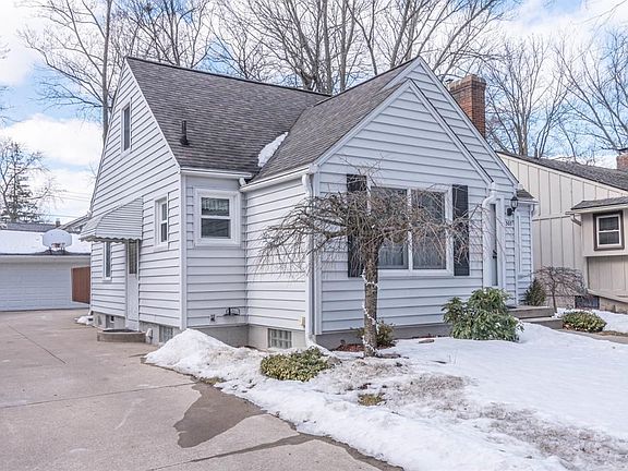 3rd image of 307 Hiawatha St