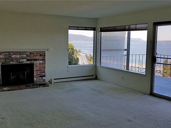 Living room with Southern and Westerly window exposure