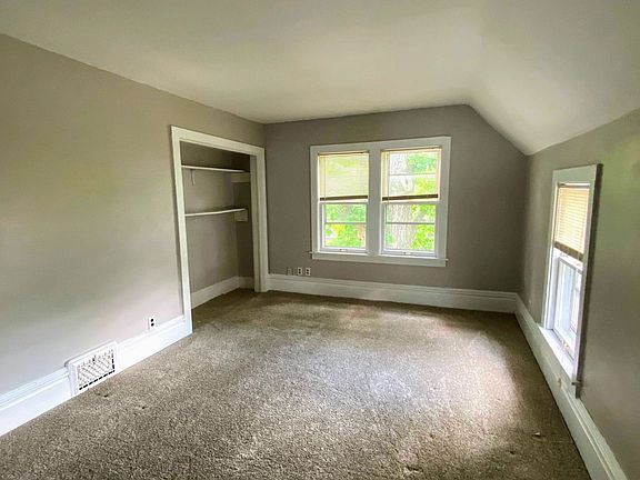3rd image of 942 Madison Ave SE APT 3