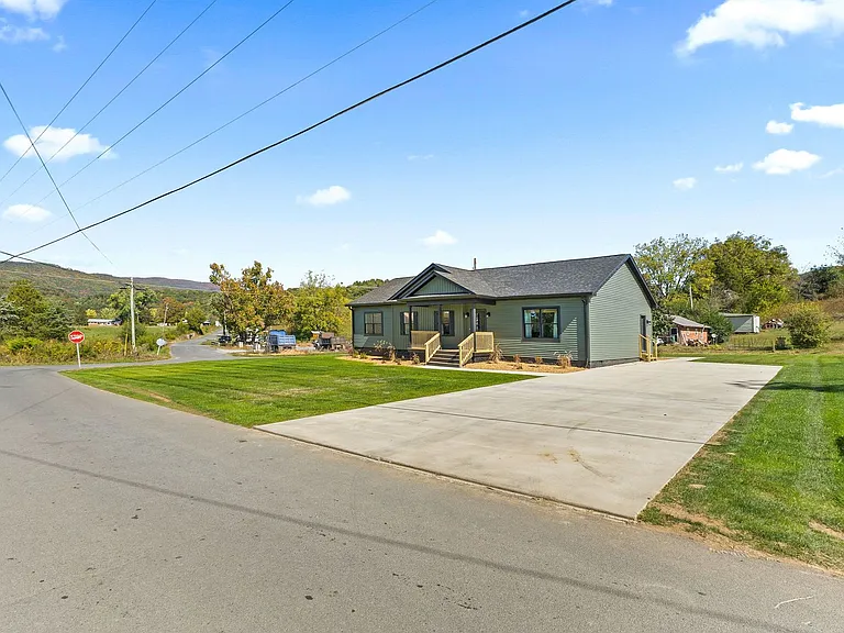 105 Bishop Hollow Rd — Photo 2