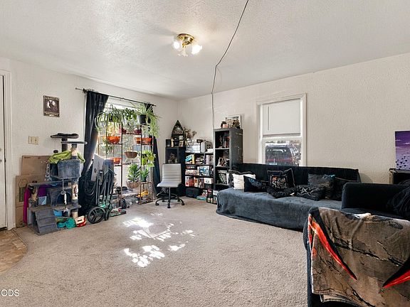 3rd image of 527 Upham St