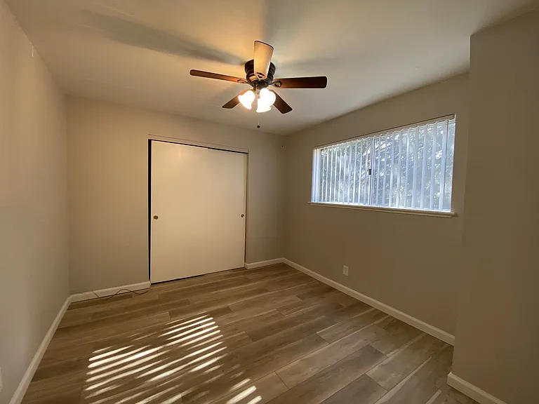 880 Conrad Ct — Photo 5