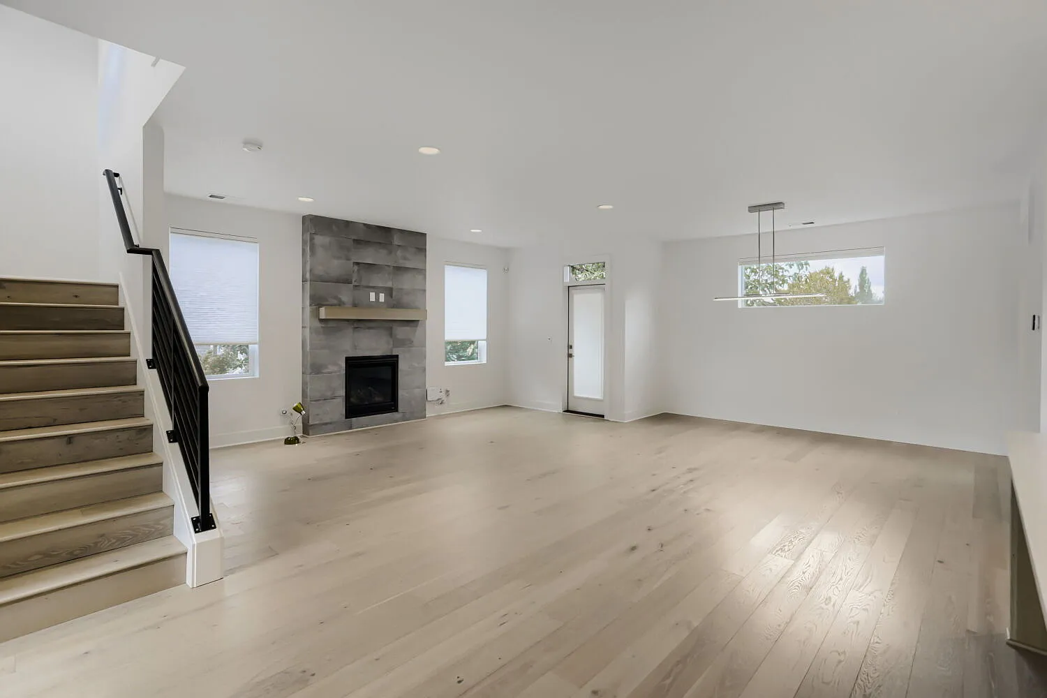 4 bed, 3.5 bath, 2334 sqft, $3,999 — Photo 1