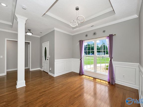 4th image of 233 Bonaire Dr