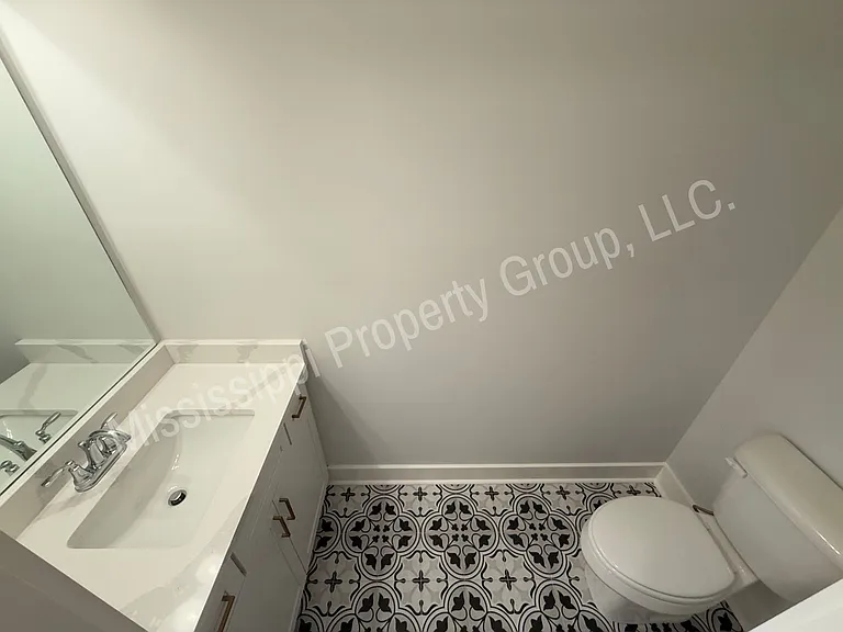 611 Miramar Ln — Photo 8