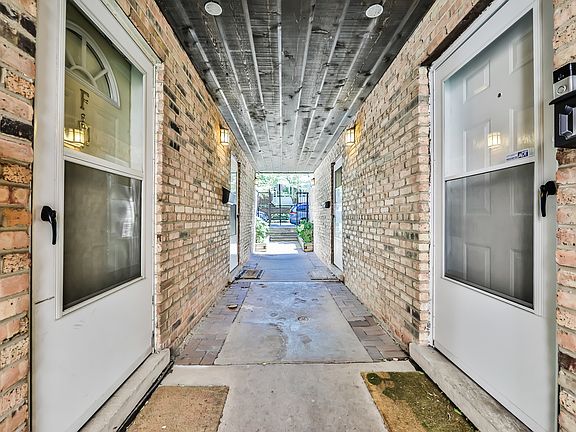 2nd image of 1848 N Hudson Ave Unit F