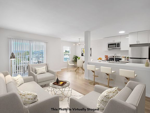 5th image of 4006 Emerald St #111