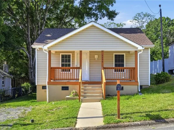 2206 Dunbar St, Winston Salem, NC 27105