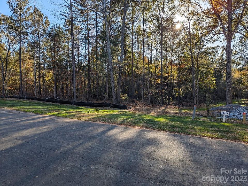 1st image of 227 Heathland Dr #13