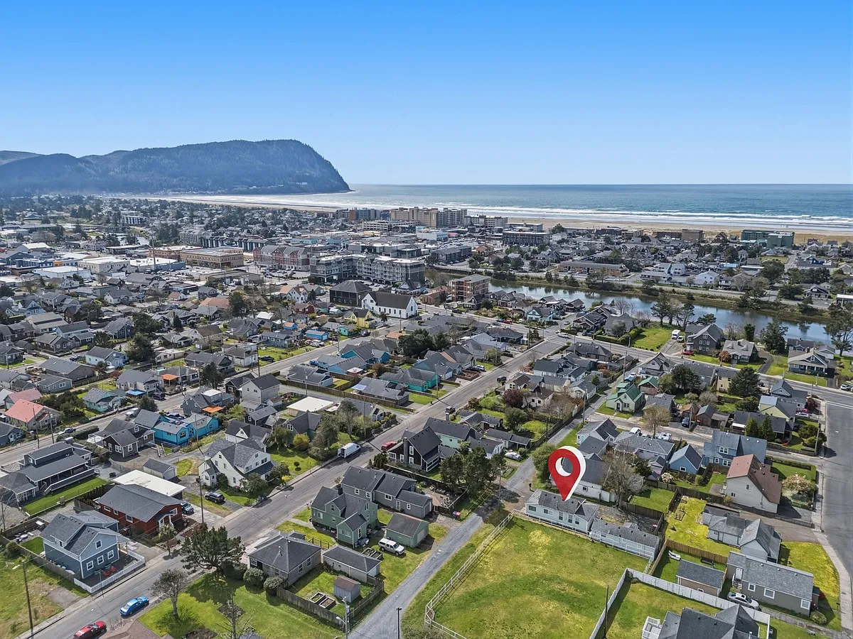 Close to town walking distance. Close to beach too. - 840 Section Line Ave #1
