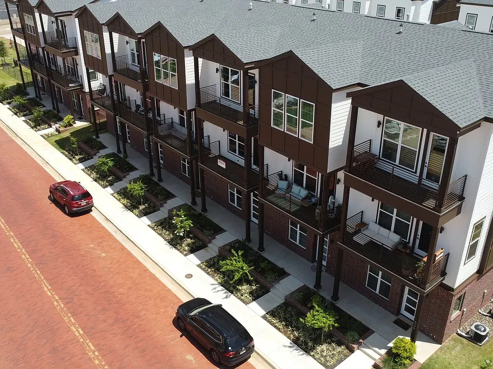 550 W Erwin St #550 W ERWIN