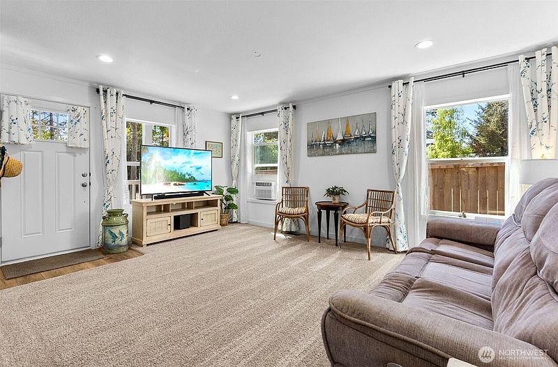 3rd image of 502 W Grant