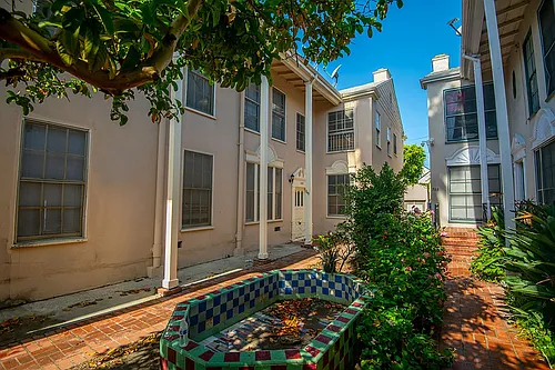 Crenshaw Park Apartments Photo 1