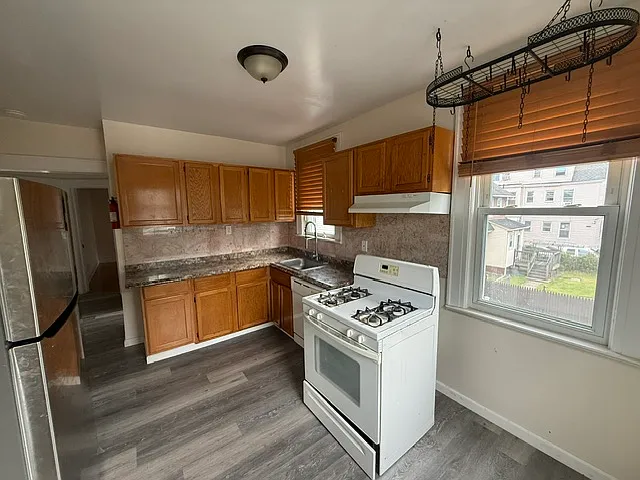 20 Clinton Ter #2 — Photo 6