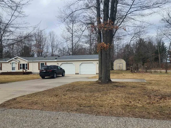 3251 Ireta St, Harrison, MI 48625
