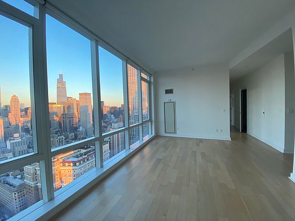 4th image of 885 6th Ave #Ph2b