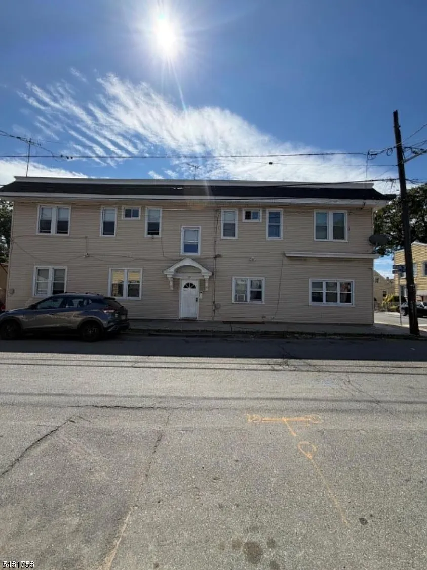 2 bed, 1.0 bath, $1,900 — Photo 1