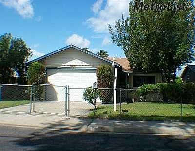 2nd image of 825 Musick Ave