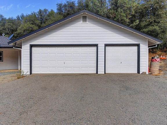 5th image of 16045 Mount Whitney Dr