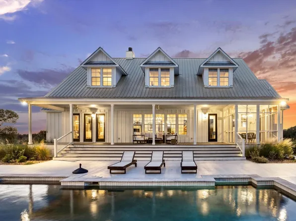 8611 Halamicek Loop, Fayetteville, TX 78940