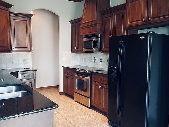 5th image of 17320 Toledo Dr