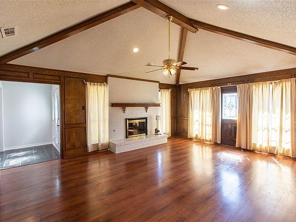 3rd image of 513 Willowcrest Dr