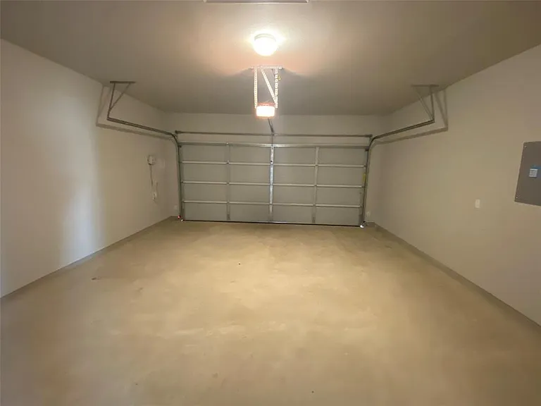 11704 Murano Dr — Photo 24