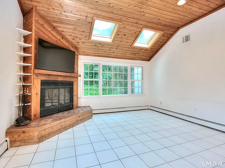 10 Woodcock Ln — Photo 16