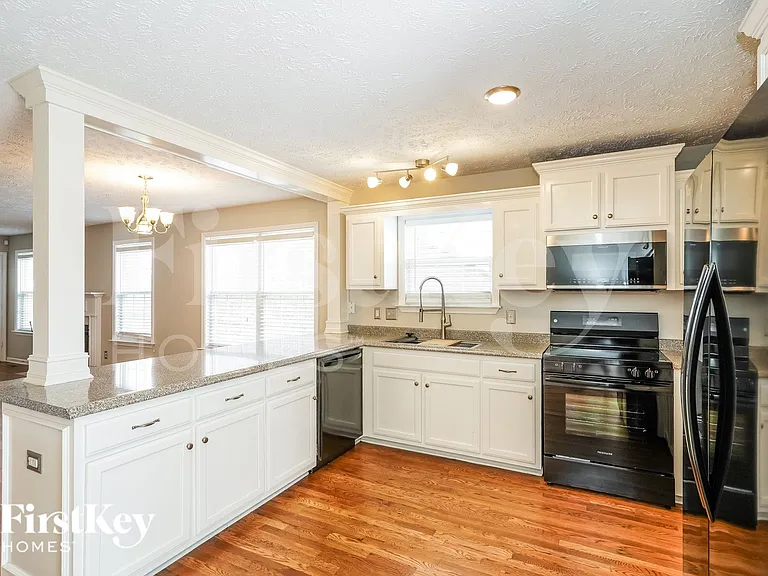 308 Birchclay Point N — Photo 6