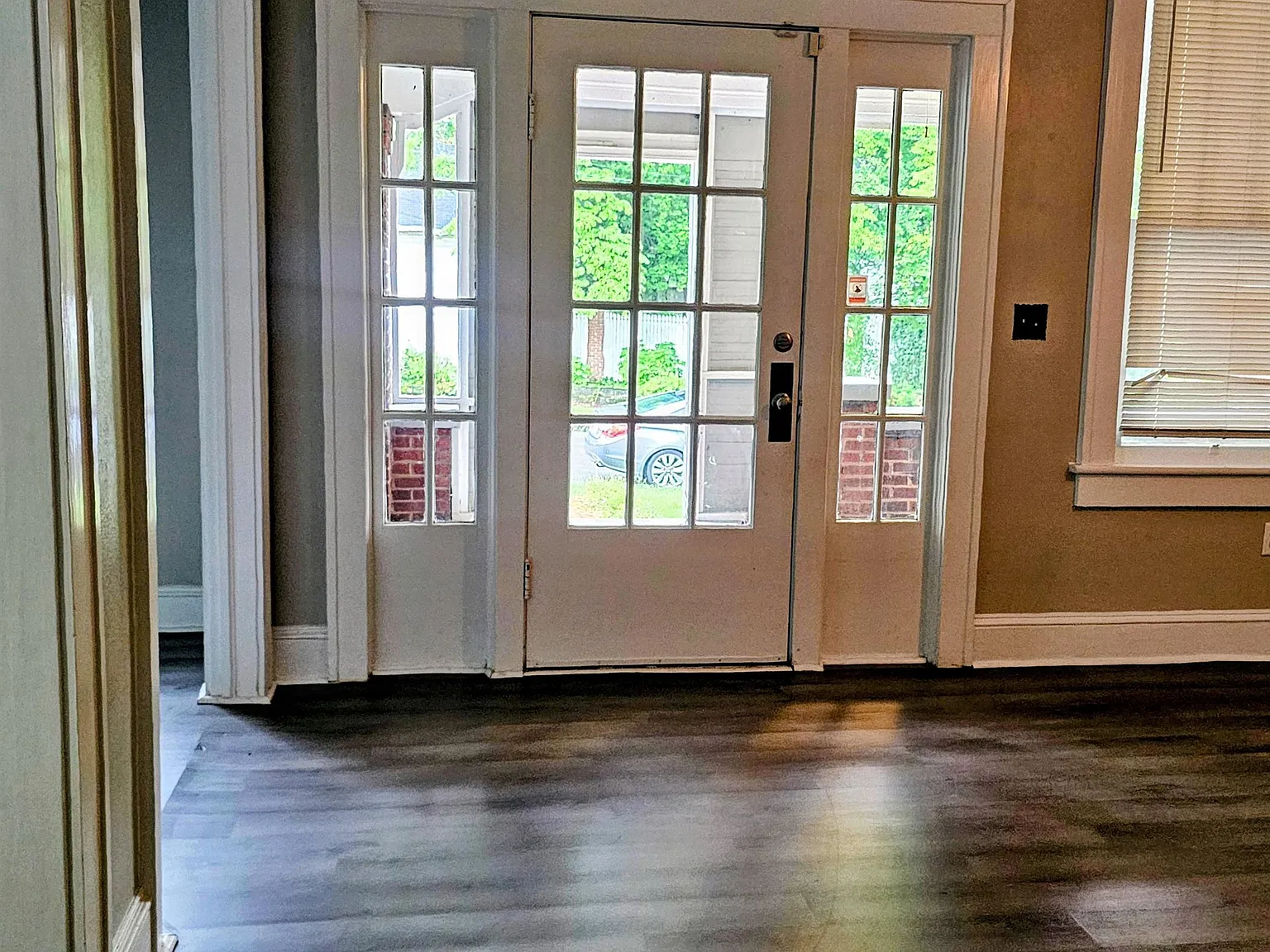3 bed, 1.5 bath, 2165 sqft, $1,200 — Photo 2
