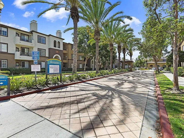 2250 Gill Village Way #911 — Photo 3